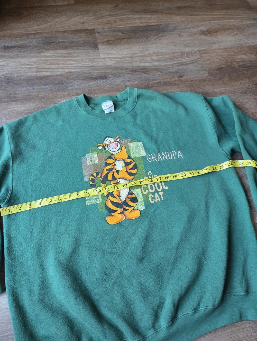 Vintage 90s Winnie the Pooh Tigger Disney Store Cool Cat Grandpa Sweatshirt - Picture 5 of 8